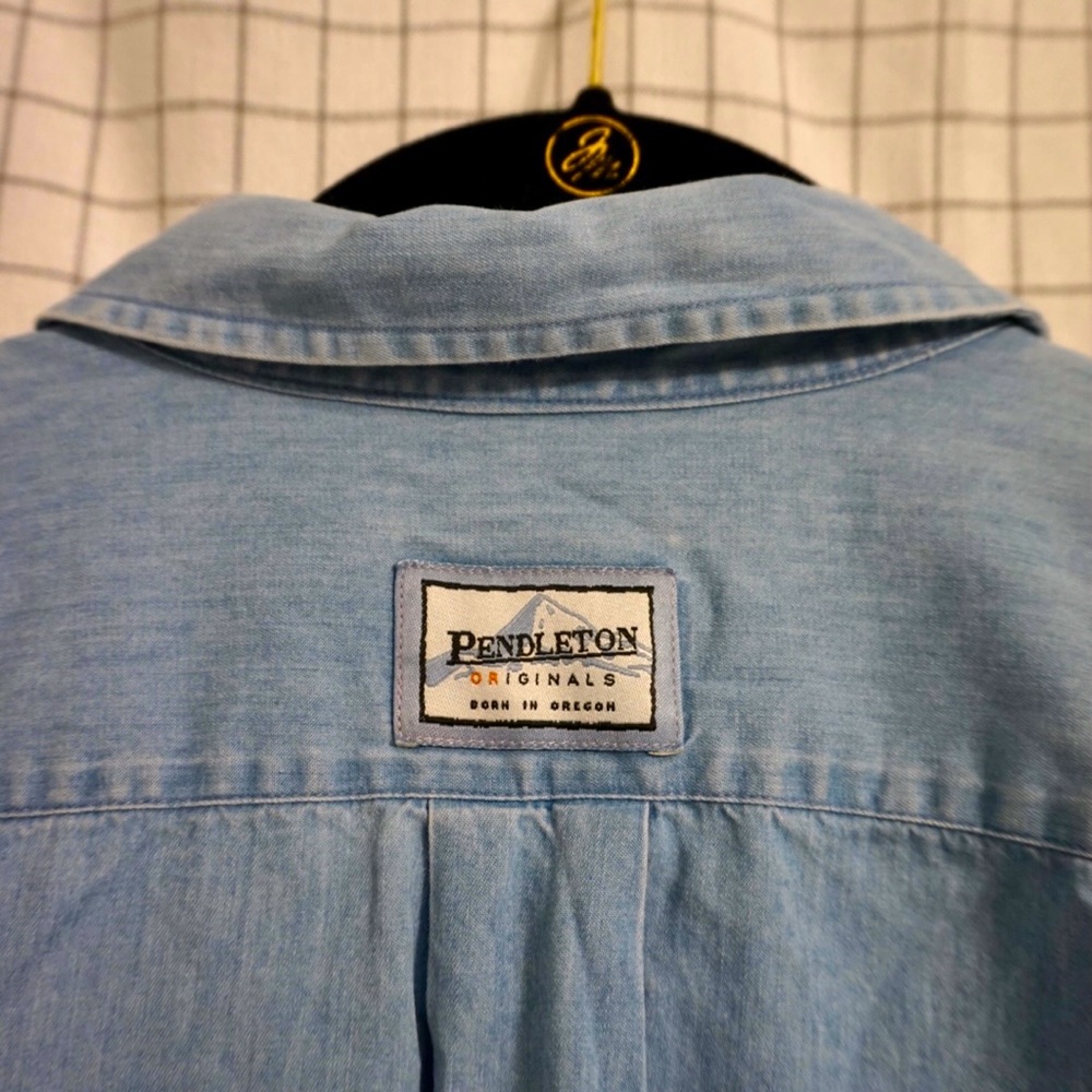 Men’s Pendleton Light Denim Jean Button Up Shirt w/ Pocket - Size L